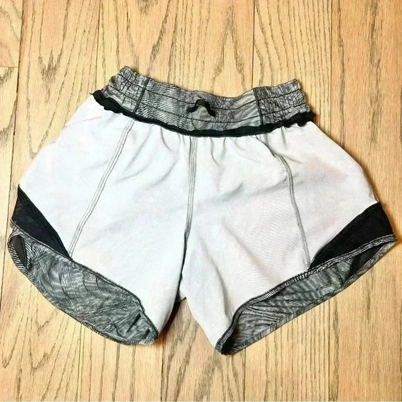 Lululemon Women’s Hotty Hot Low Rise Multi Colored Shorts Size 4 Tall - Picture 8 of 14